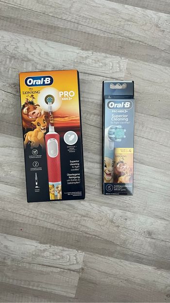 Brosse à dent roi lion + 4 brossettes