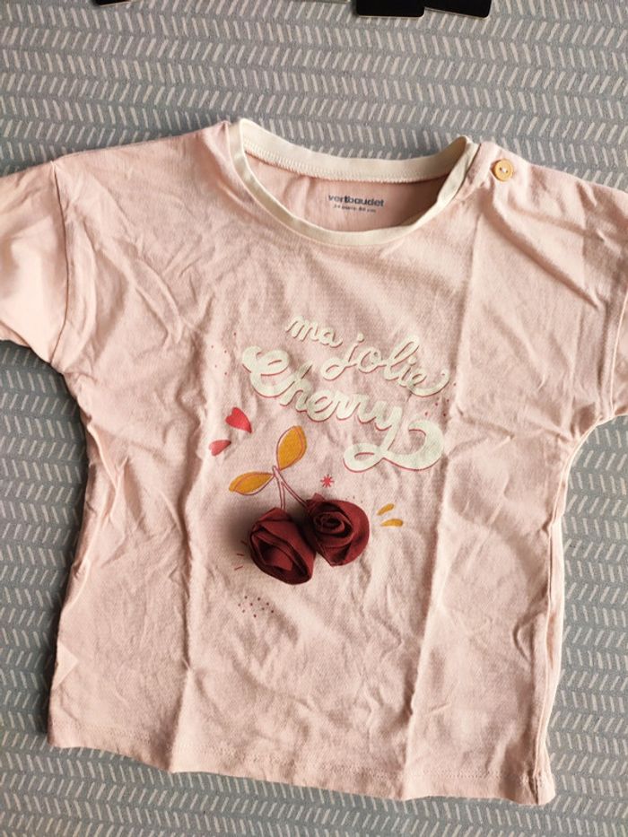 T-shirt manches courtes à effets relief pour fille – Neuf, taille 18 mois Marque : Vertbaudet - photo numéro 2