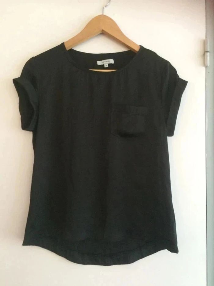 T-shirt noir satiné 36