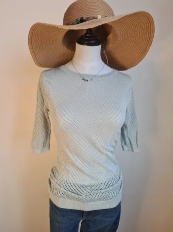 Petit pull bleu clair