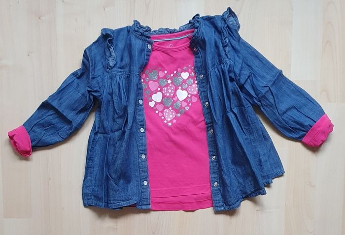 Tee-shirt fuschia motif cœur + Chemise imitation jean (4 ans-104Cm) / Marques diverses - photo numéro 2