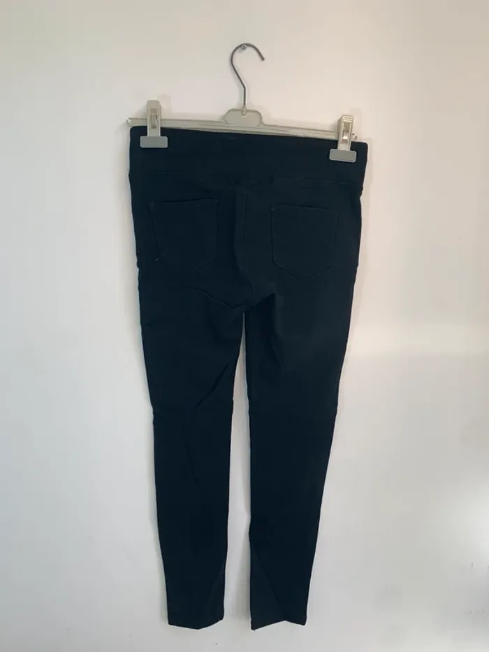 Pantalon slim noir taille haute à boutons décoratifs – Hello Miss – Taille 40 - photo numéro 3