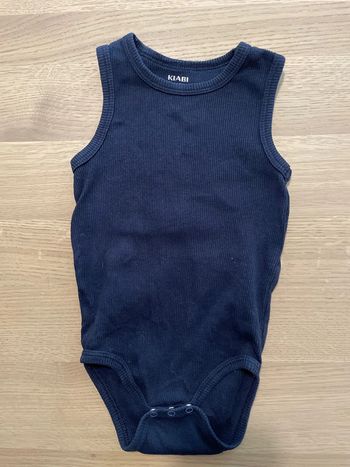 Bodie sans manches noir kiabi 18 mois