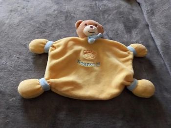 Doudou ours avec boules dans les coins Nounours