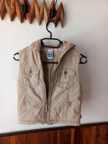 Veste sans manches avec capuche