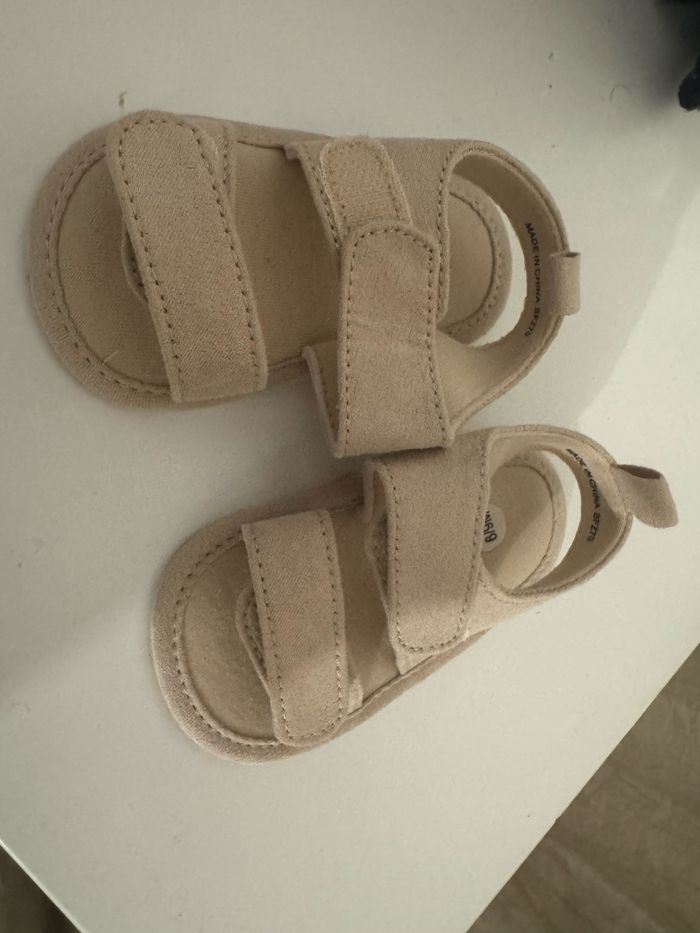 Sandale bébé couleur beige