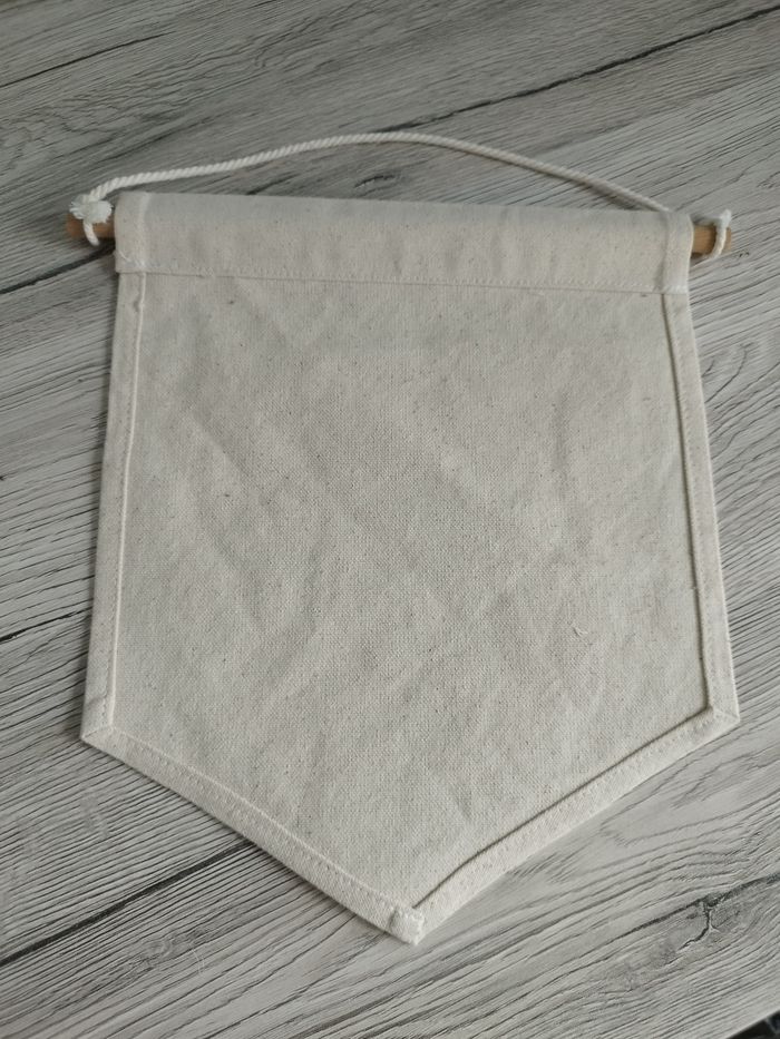 Bannière fanion pour décorer une chambre - photo numéro 2