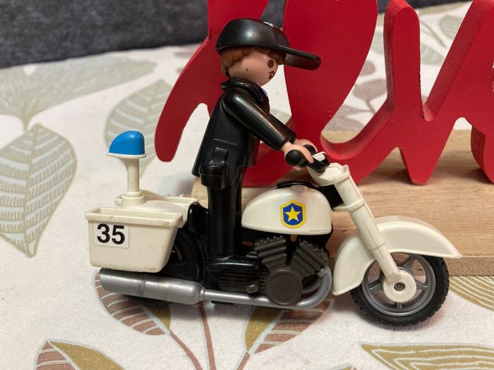 Playmobil - policier sur moto - photo numéro 4
