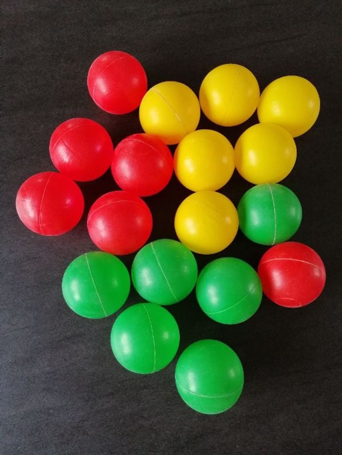 Lot de 18 balles pour piscine/cabane enfants en bon état