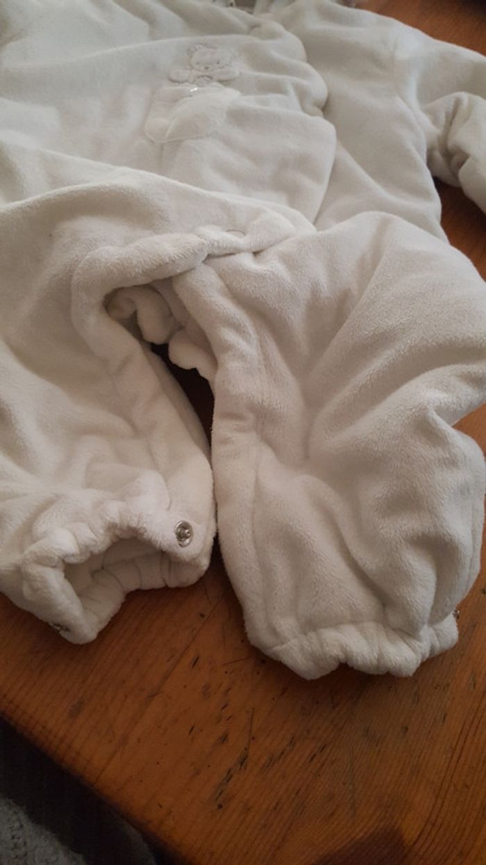 Combinaison taille 9 mois - photo numéro 2