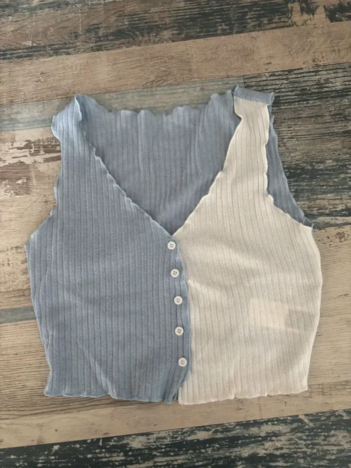 Haut bleu et blanc