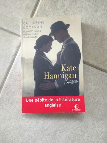 Kate Hannigan . Livre grand format