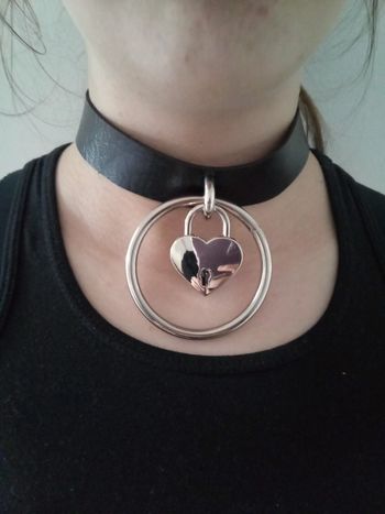 Collier ras du cou cadenas