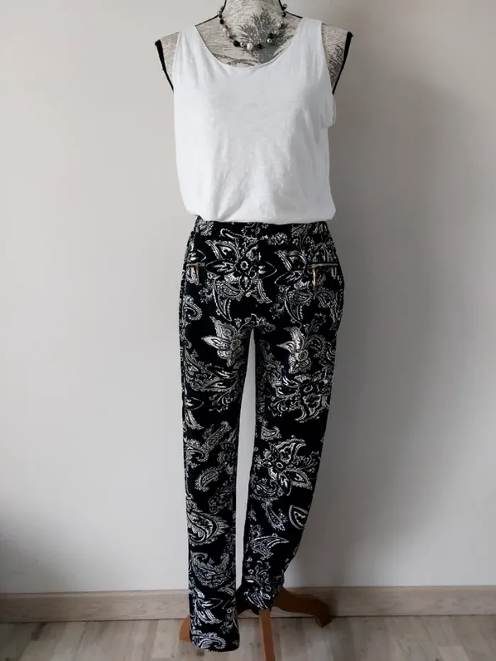 🌸 Pantalon chic noir à motifs floraux – Taille 42 🌸