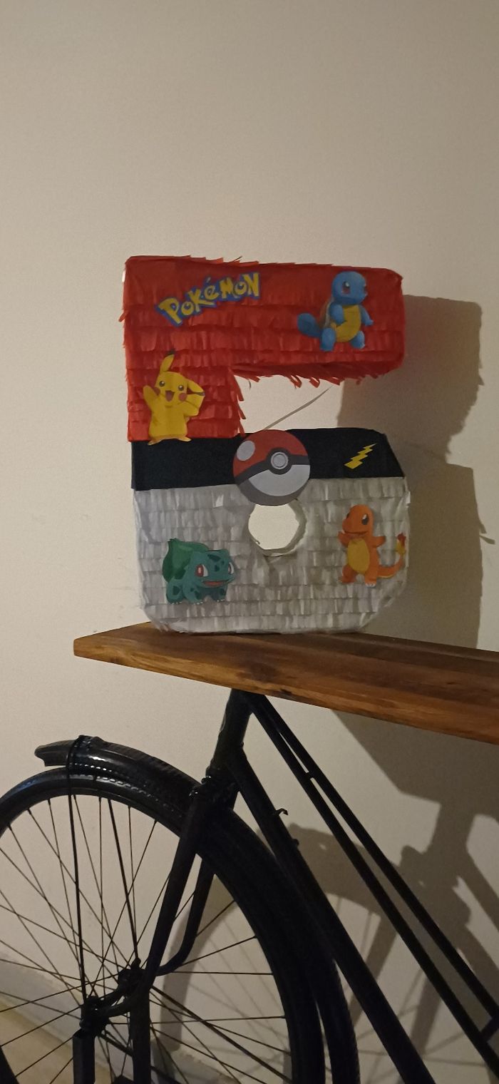 Pinatas enfants XL pokemon pikatchu anniversaire 6ans
