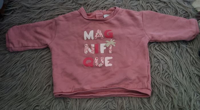 Sweat rose avec écriture 9mois