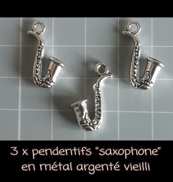 3 x pendentifs "saxophone" en métal argenté vieilli
