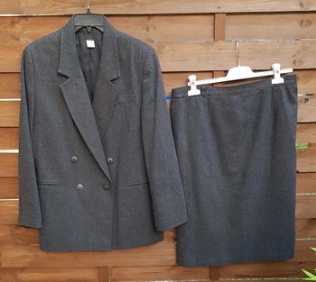 Ensemble femme hiver: blazer et jupe