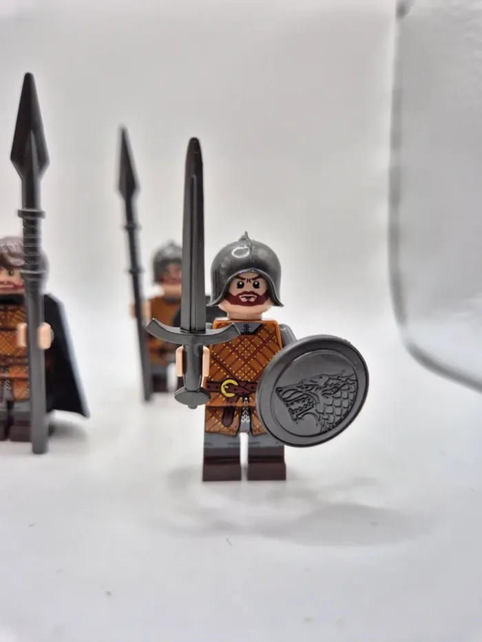 Figurines type lego 7 guerriers du loup dont le Roi game of thrones seigneur des anneaux - photo numéro 4