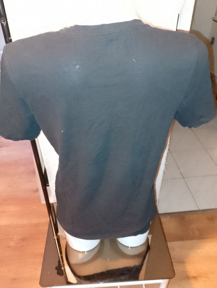 tee shirt noir a motif t m - photo numéro 2