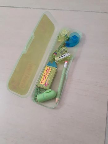 Fournitures scolaires trousse