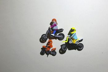 Playmobil, lot de 3 personnages avec 3 motos
