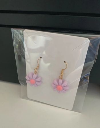 Boucles d’oreilles fleurs violette