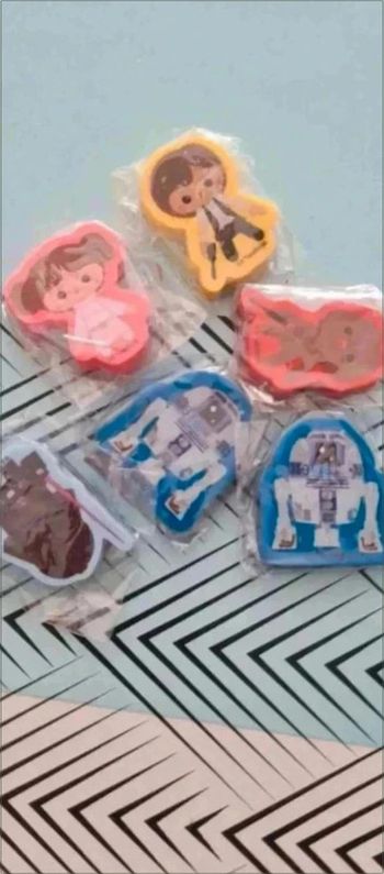 Lot  6  petites gomme de collection