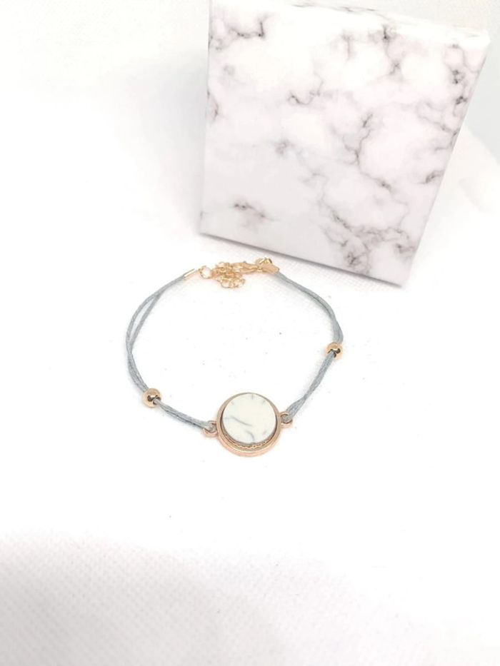 Bracelet cordon ajustable pendentif imitation marbre - photo numéro 3