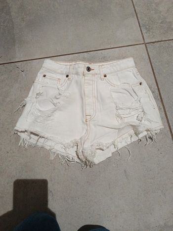 Short blanc