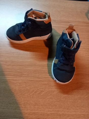 Baskets / Chaussures Enfants Taille 22