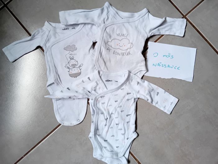 Lot de bodies taille naissance ouverture sur le devant