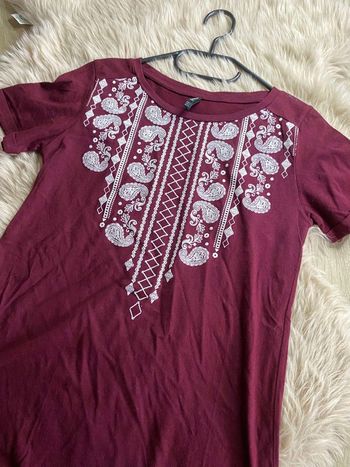 T-shirt rouge bordeaux à motif blanc Stradivarius Taille S / 36