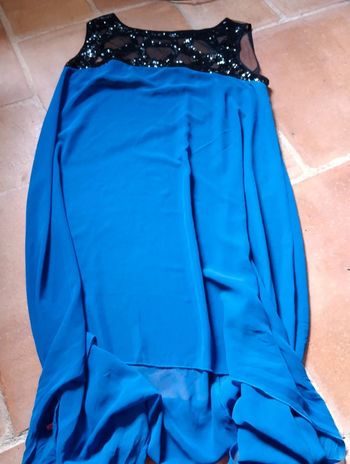 Tunique bleue et noire transparente