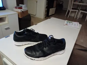 Tennis Nike noire T 40.5