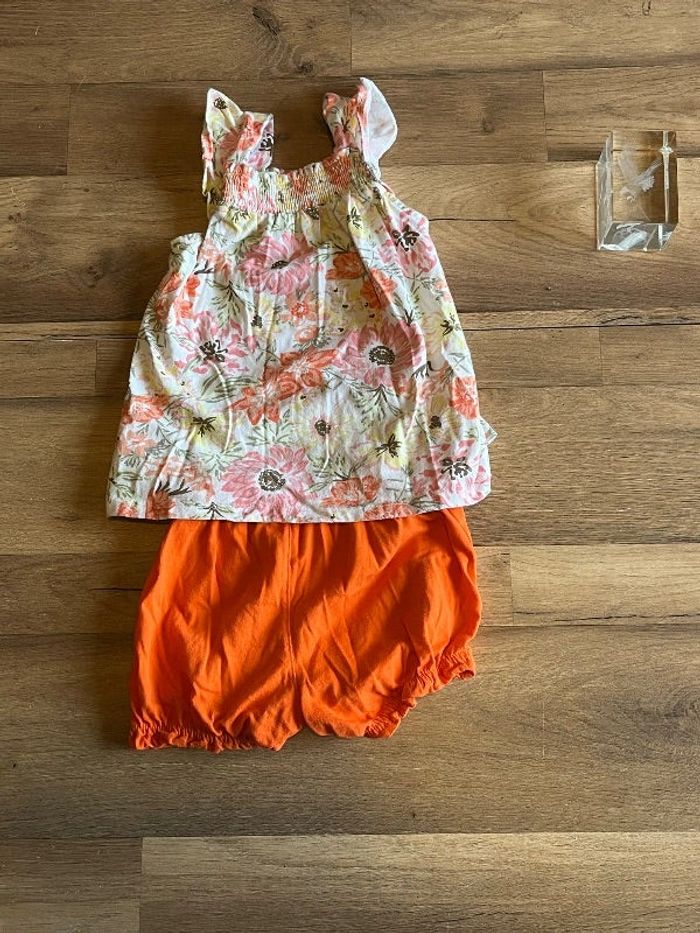 Je vend un ensemble fille 23 mois très bon état