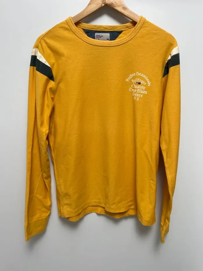 Vintage T-shirt long sleeves yellow Tommy Hilfiger Size Medium Mens