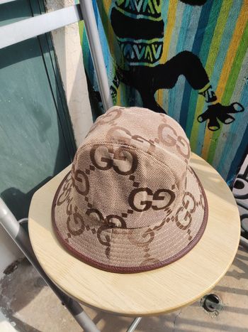 Bob Gucci taille unique neuf avec étiquette