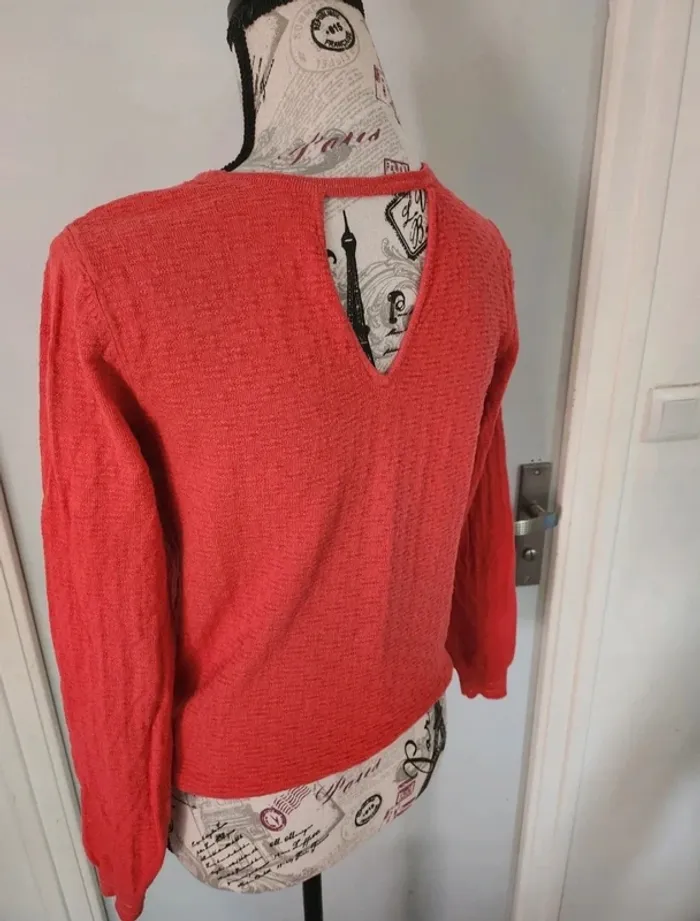 Très Joli Pull Corail de marque Camaïeu et de taille 38 - photo numéro 5