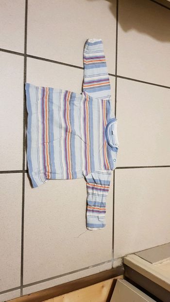 Tee-shirt garçon 9 mois.