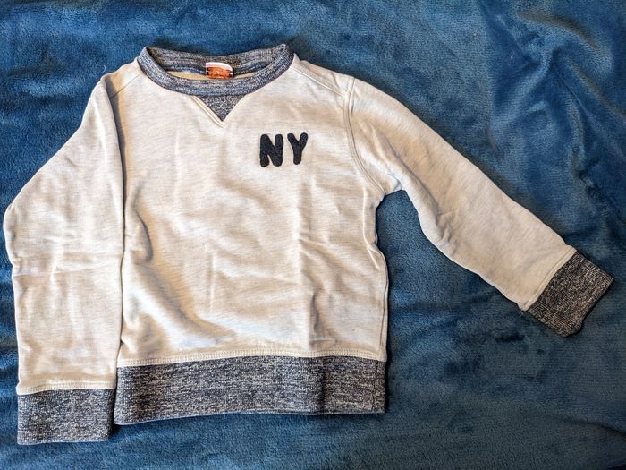 Pull gris clair Tape à L'oeil 4 ans bon état général