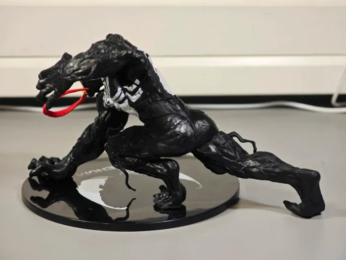 Figurine Venom 18cm neuve sans boîte - photo numéro 4