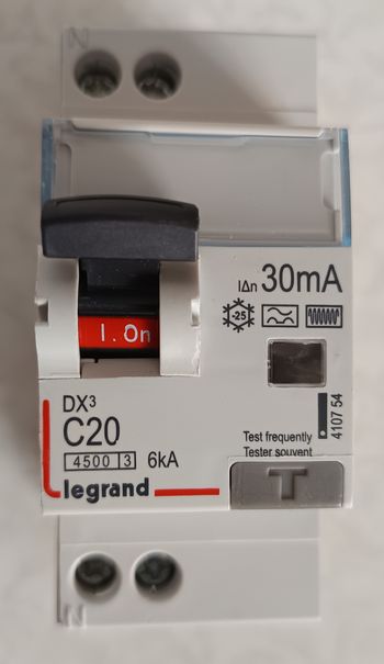 Disjoncteur différentiel DX3 vis U+N 230V C20/F 30mA courbe C 2 réf.410754