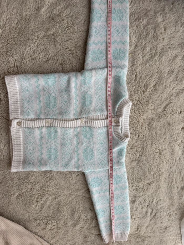 👚 gilet en maille bleu ciel et blanc -12-18 mois - bébé fille très bon état - photo numéro 8