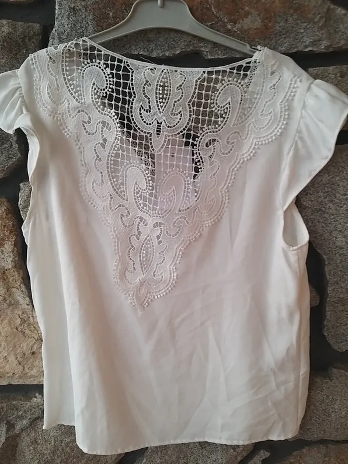 Tee-shirt femme blanc et dentelle - photo numéro 4