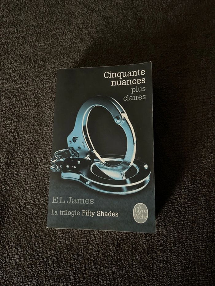 Livre Cinquante nuances plus claires E L James