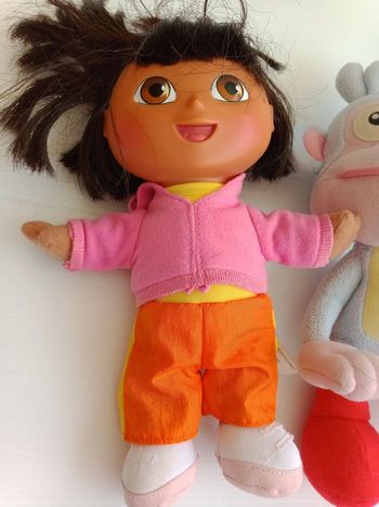 peluche dora l'exploratrice  parlantes