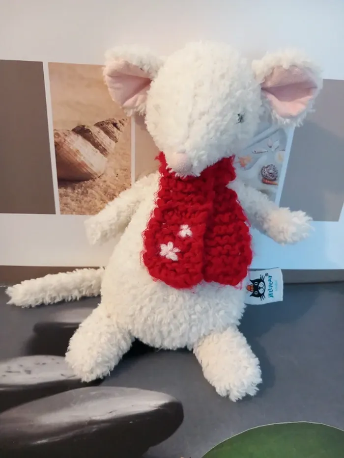 Peluche doudou souris Jellycat avec son écharpe 28cm