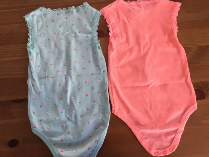 Lot 2 bodies sans manches 6 mois - photo numéro 3