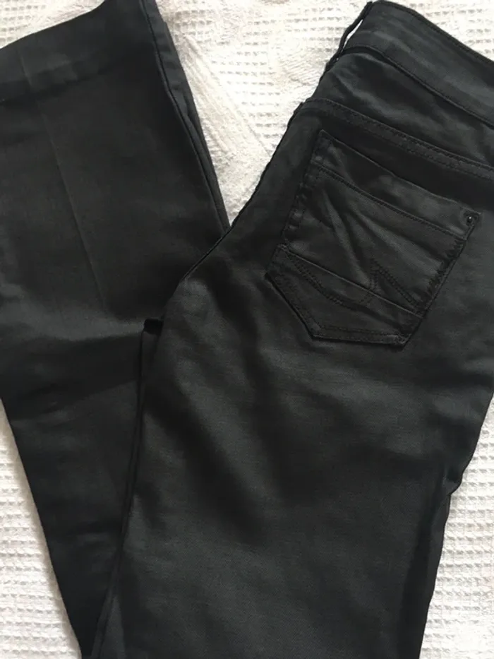 Pantalon noir huilé Etam - photo numéro 5